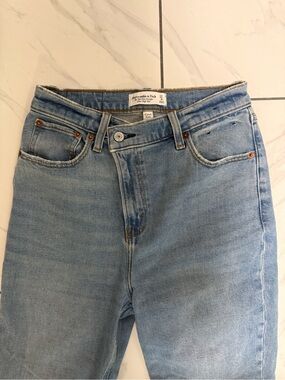Abercrombie & Fitch 90s Slim Straight Ultra High-Rise Crossover Waist Jean